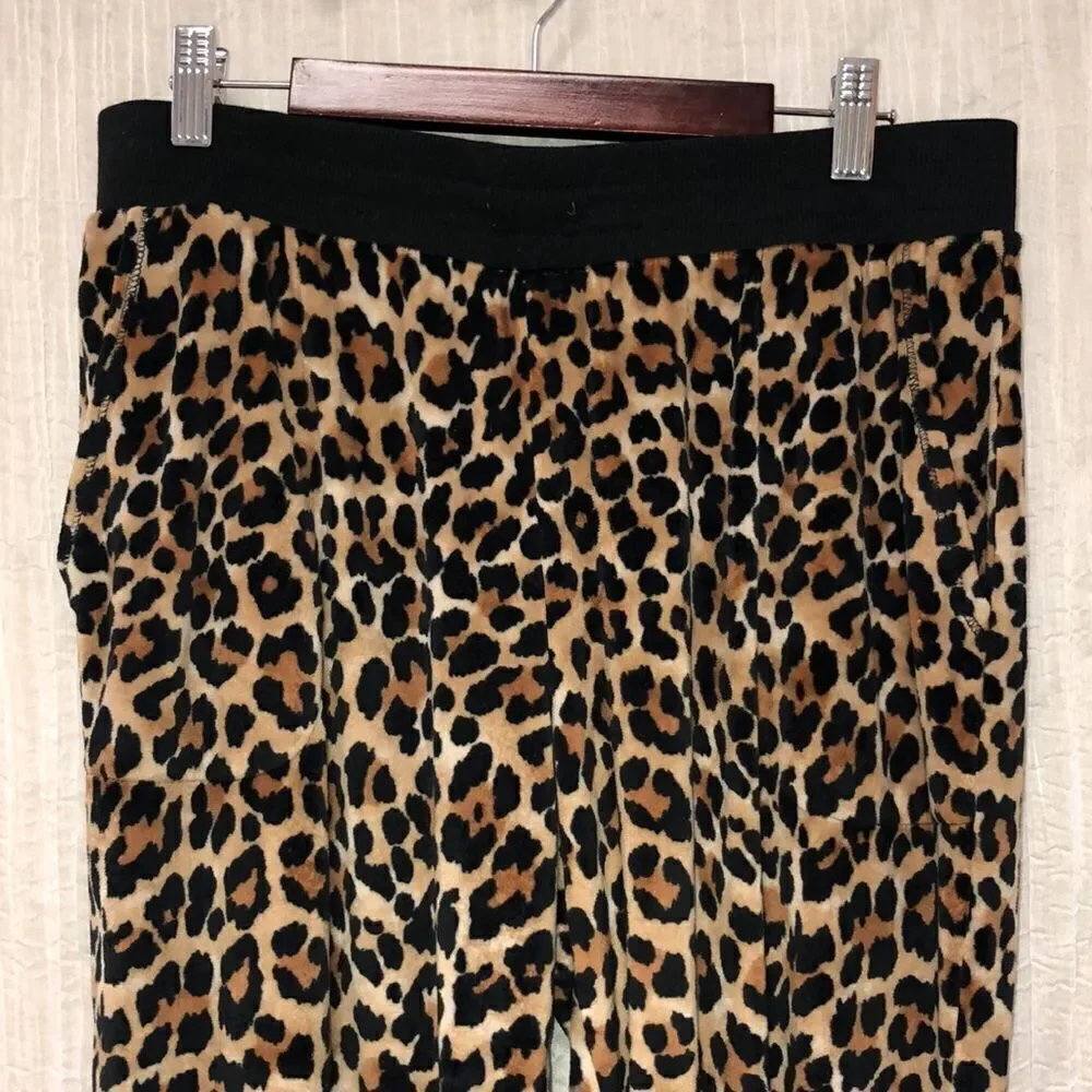 Secret Treasures M Sleepwear Lounge Velour Leopard Print Top & Bottom Set